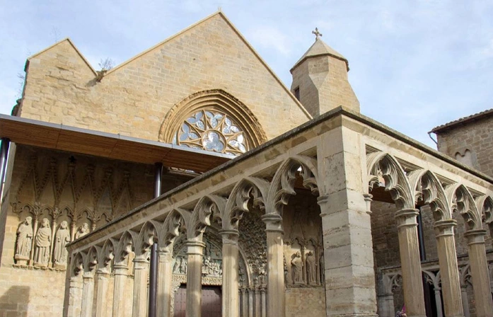 Descubre la Iglesia de Santa María la Real