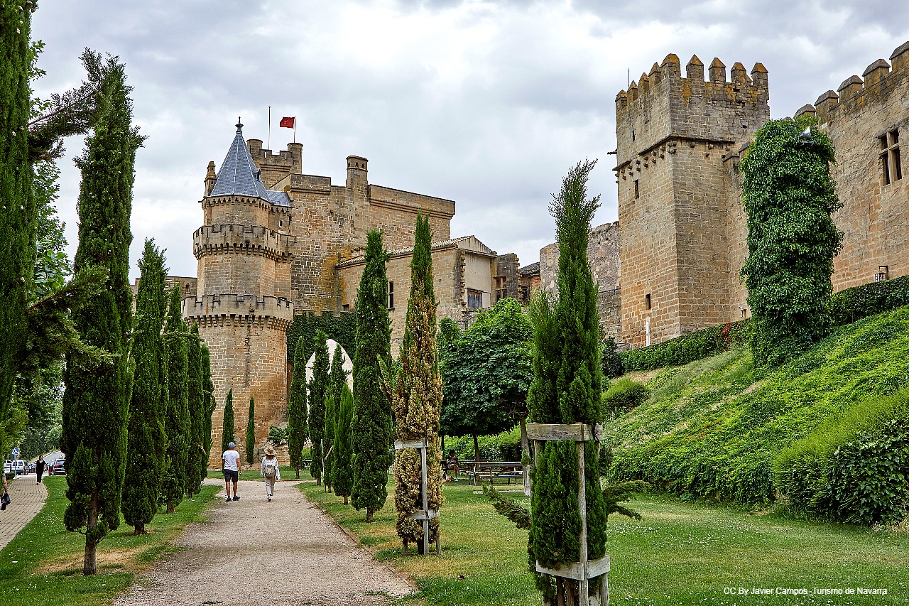 Parroquia de San Julián y Santa Basilisa, ubicada en Andosilla