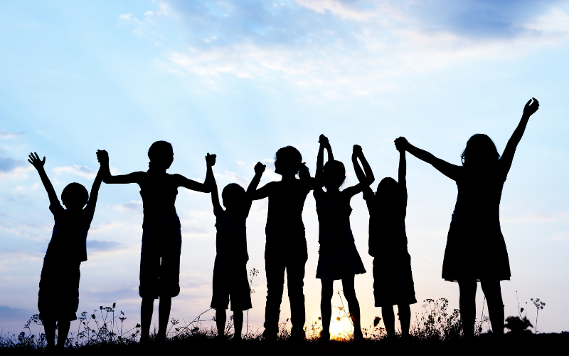 Andosilla con niños